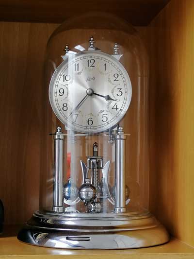 Chrome 400 Day Clock